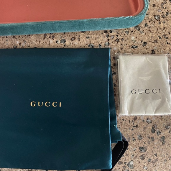 Gucci Sunglasses - Picture 5 of 7